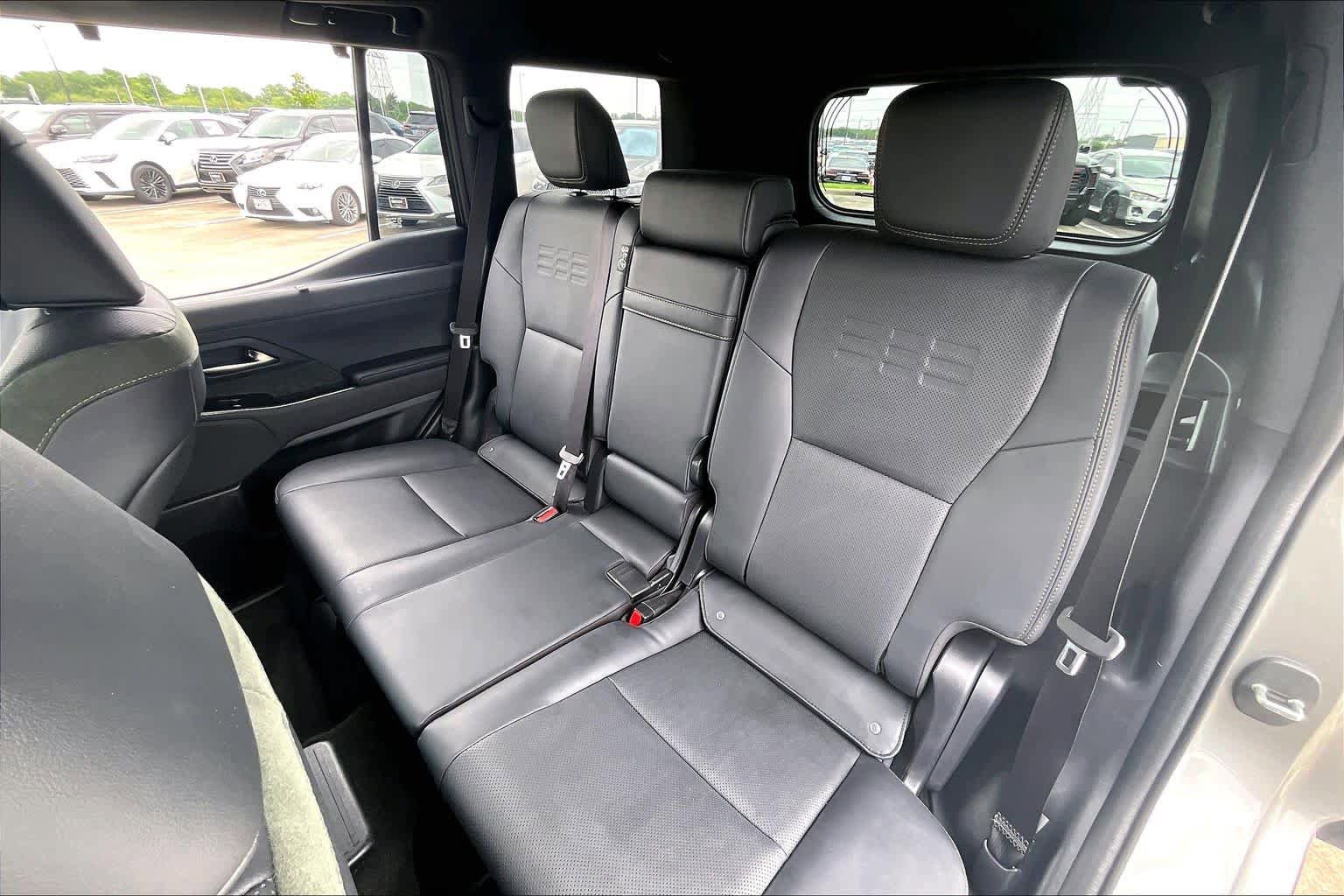 Used 2024 Lexus GX 550 AWD/4WD image 18