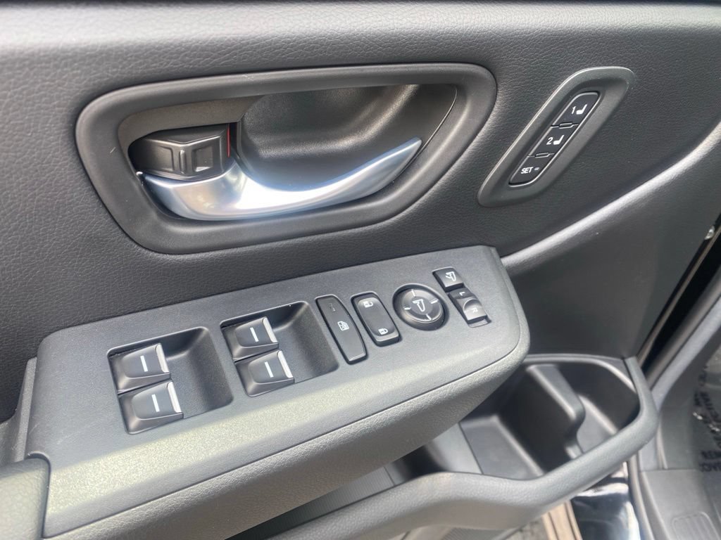 Used 2025 Honda Pilot Black Edition image 20