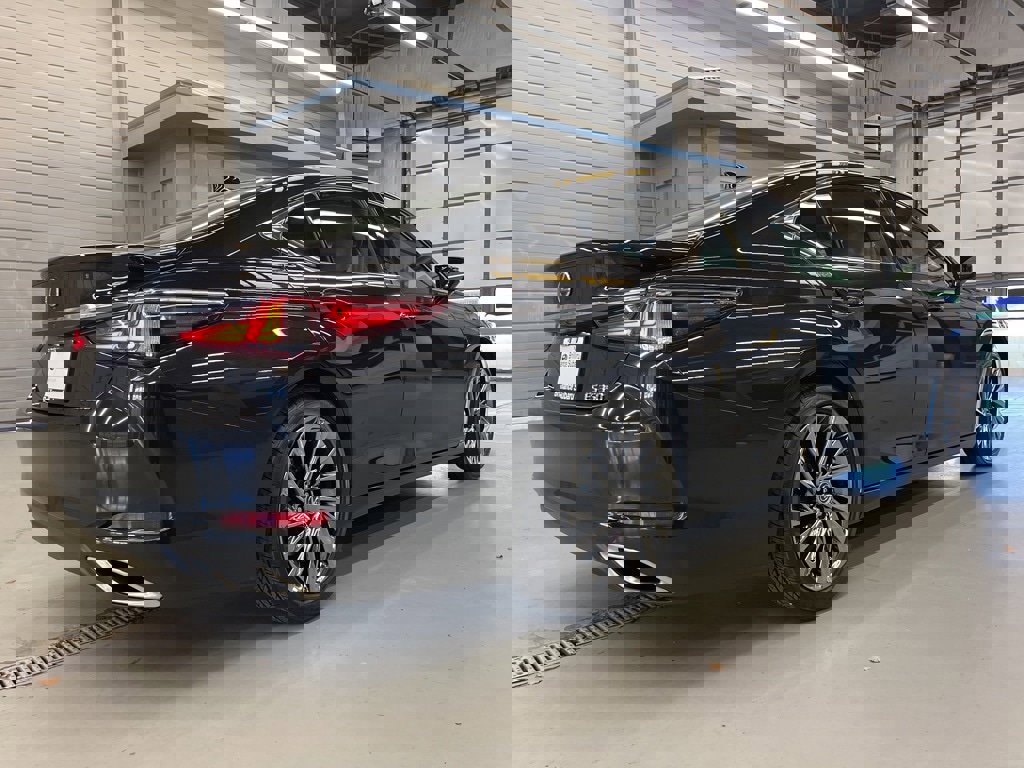 Used 2024 Lexus ES 350 Ultra Luxury w/ Accessory Package (Z2) image 7