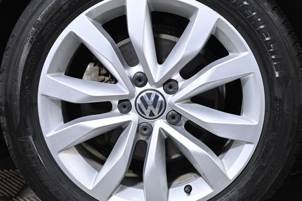 Used 2013 Volkswagen Beetle TDI FWD image 28