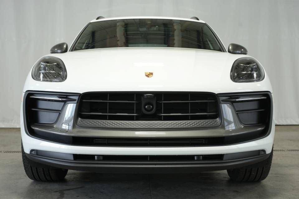 Certified 2025 Porsche Macan Turbo AWD/4WD image 11