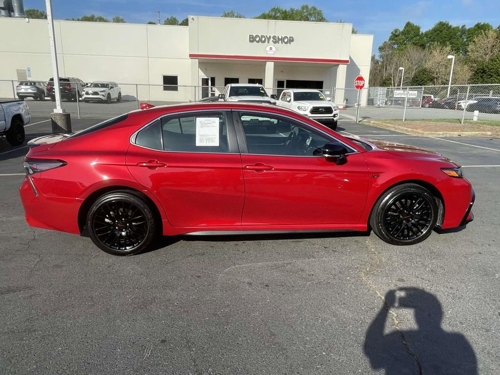 Used 2024 Toyota Camry SE image 12