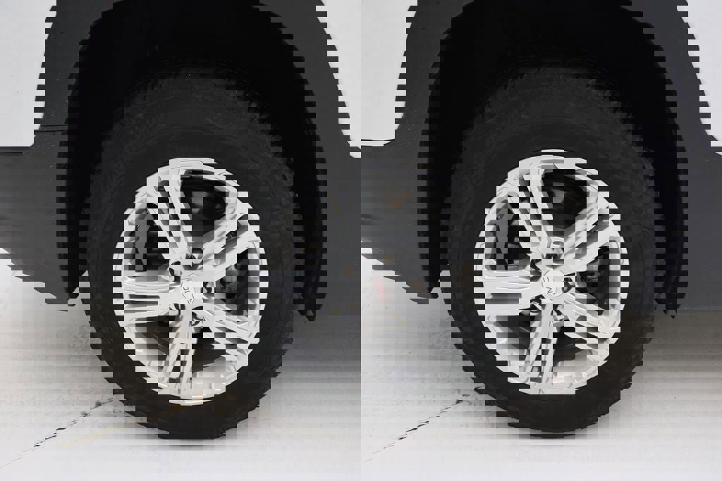 Used 2024 GMC Terrain SLE image 11