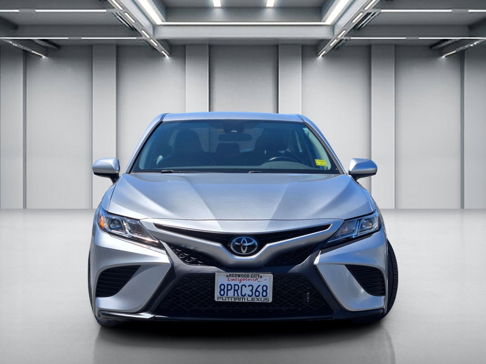 Used 2020 Toyota Camry SE FWD image 3