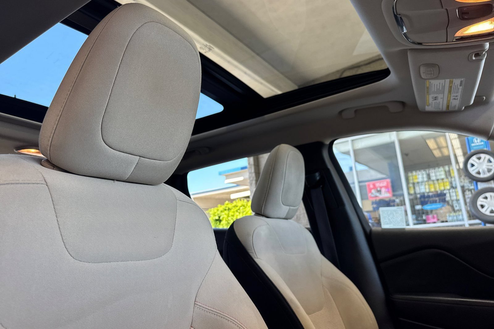Used 2016 Jeep Cherokee 75th Anniversary FWD image 17