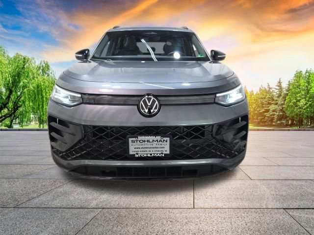 Used 2025 Volkswagen Tiguan SE R-Line AWD/4WD image 9