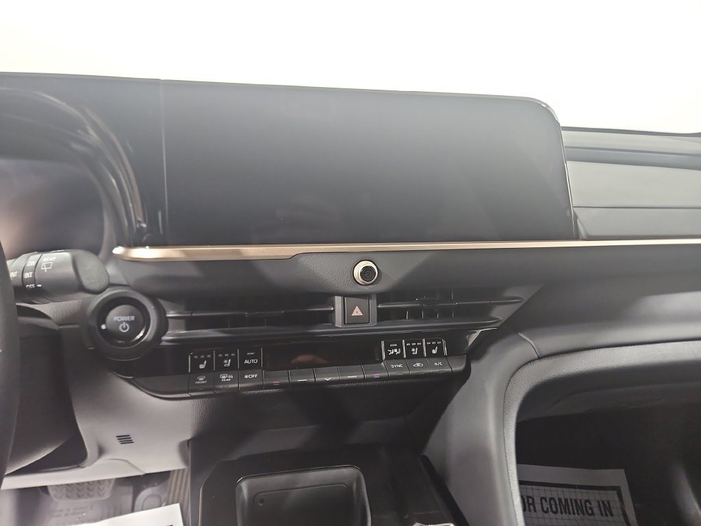 Used 2025 Toyota Crown Signia AWD/4WD image 19