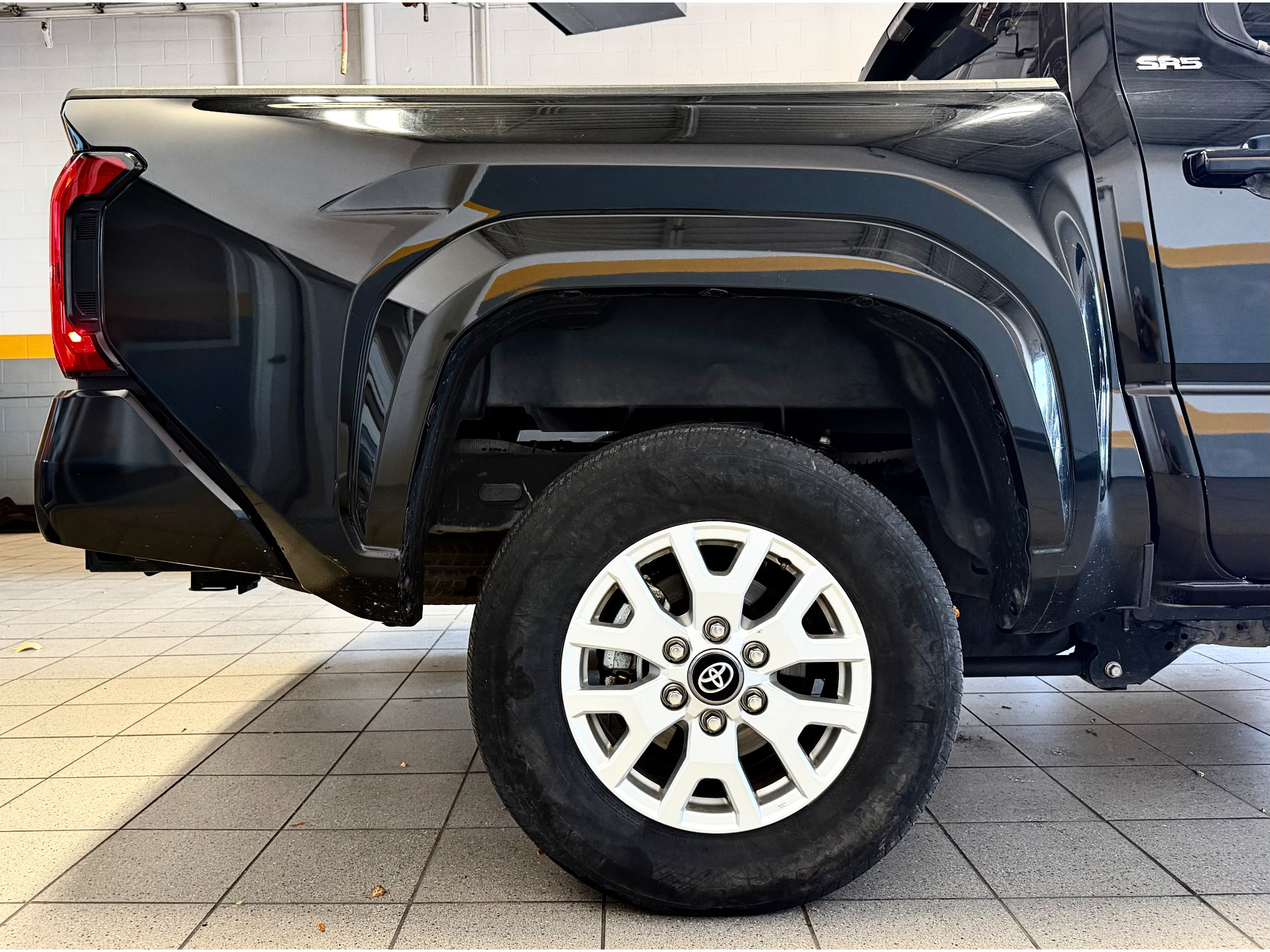Used 2024 Toyota Tacoma SR5 AWD/4WD image 6