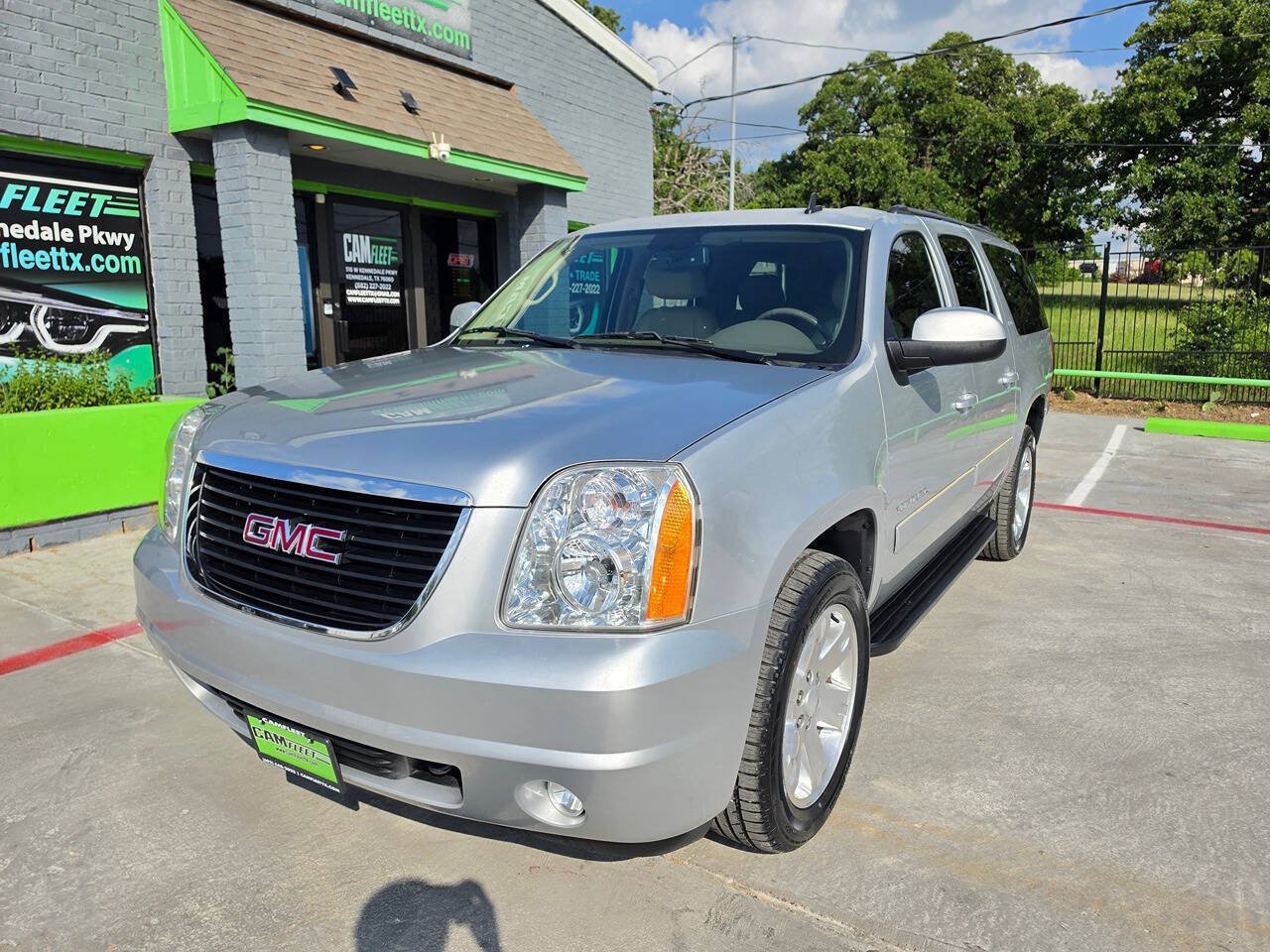 Used 2014 GMC Yukon XL SLT w/ SLT-2 Equipment Package RWD image 3