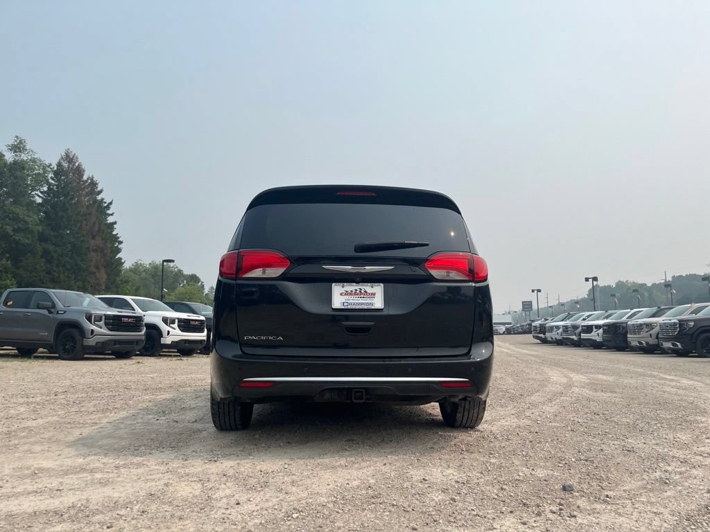 Used 2017 Chrysler Pacifica Touring-L Plus FWD image 9