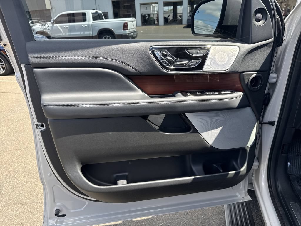 Certified 2023 Lincoln Navigator L Reserve AWD/4WD image 10