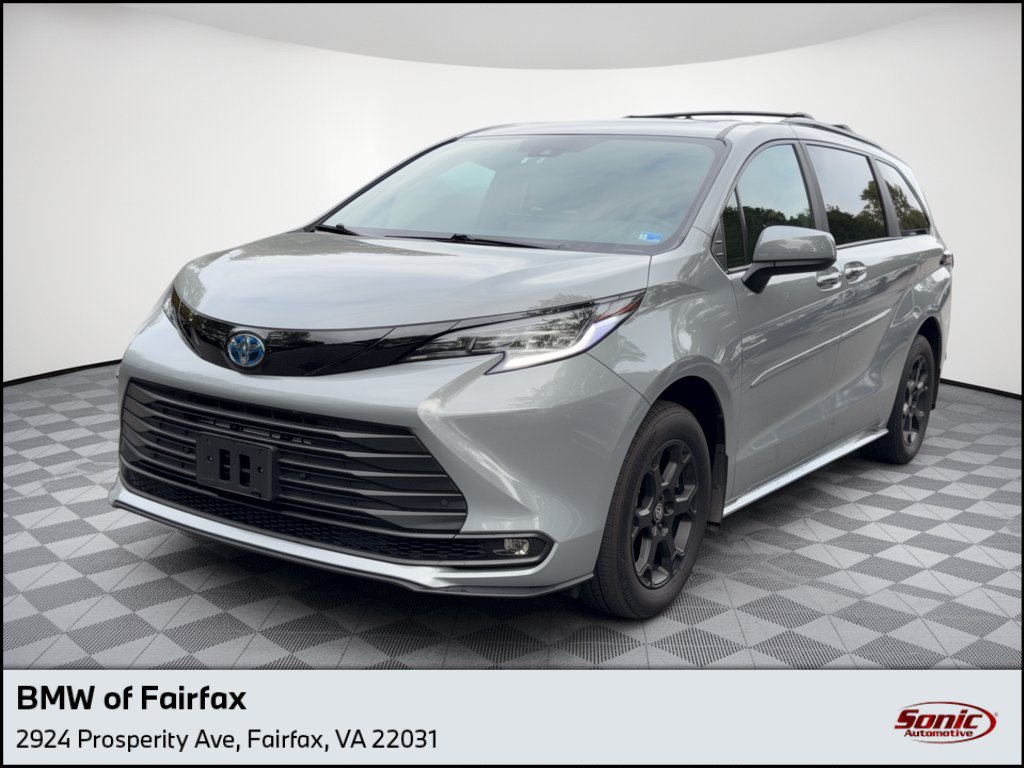 Used 2025 Toyota Sienna XLE Woodland Edition