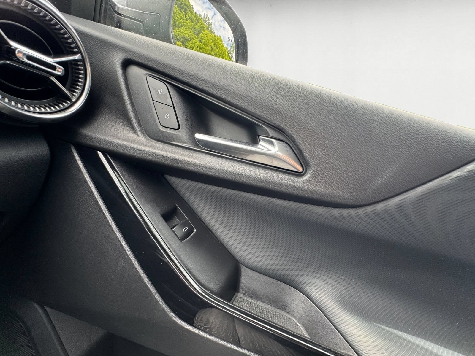 Certified 2025 Chevrolet Equinox LT FWD image 12