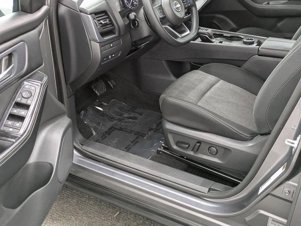 Used 2024 Nissan Rogue SV image 22