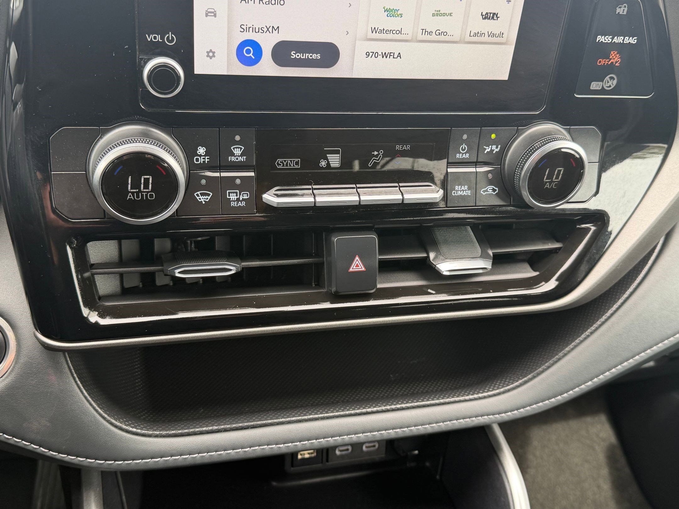 Used 2025 Toyota Highlander LE image 19