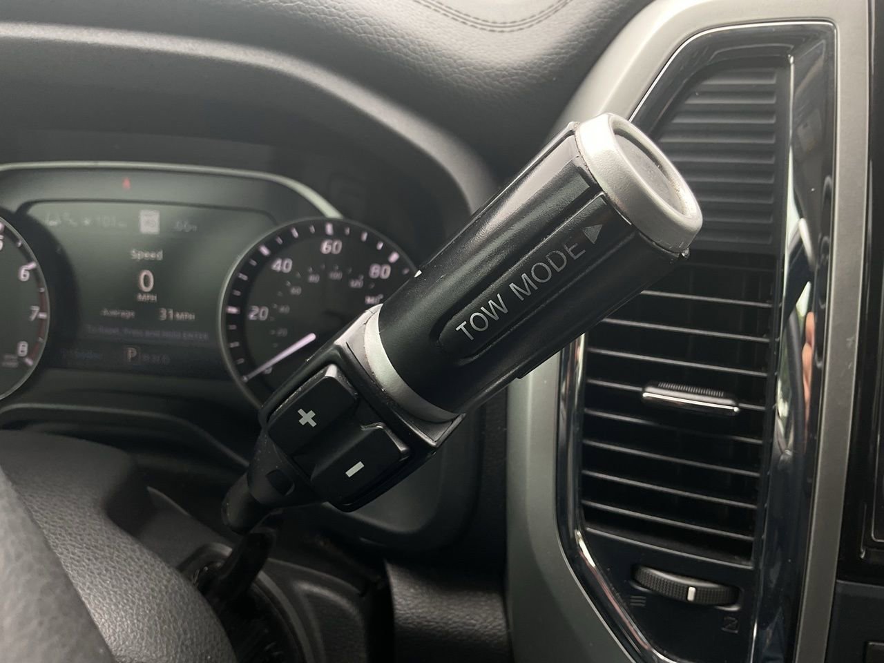 Used 2020 Nissan Titan SL w/ Moonroof Package RWD image 38