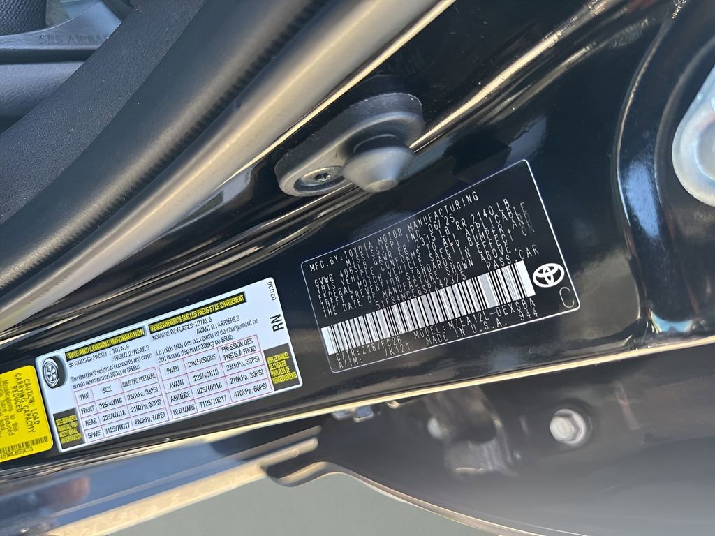 Used 2025 Toyota Corolla SE image 32