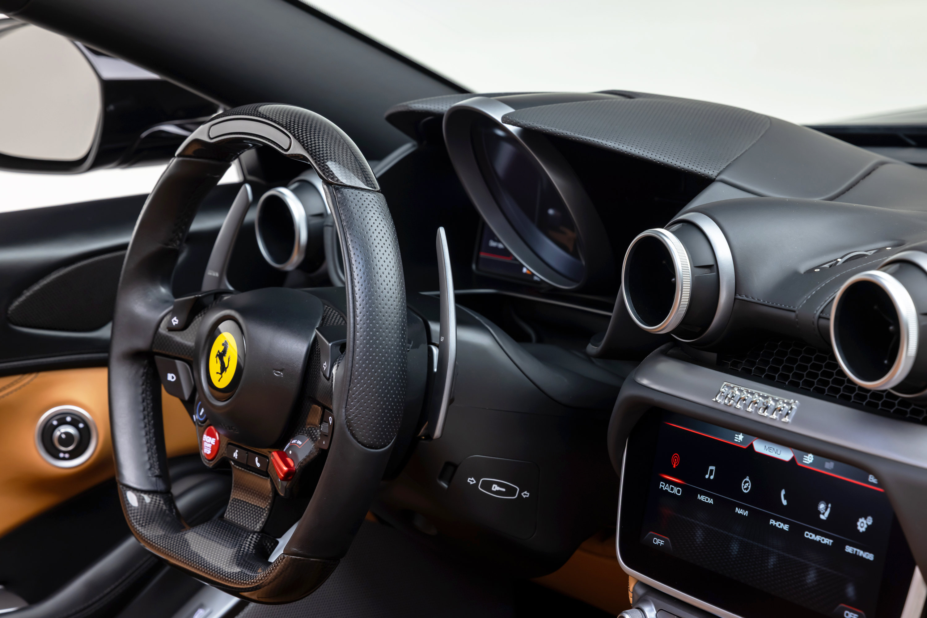 Used 2020 Ferrari Portofino RWD image 37