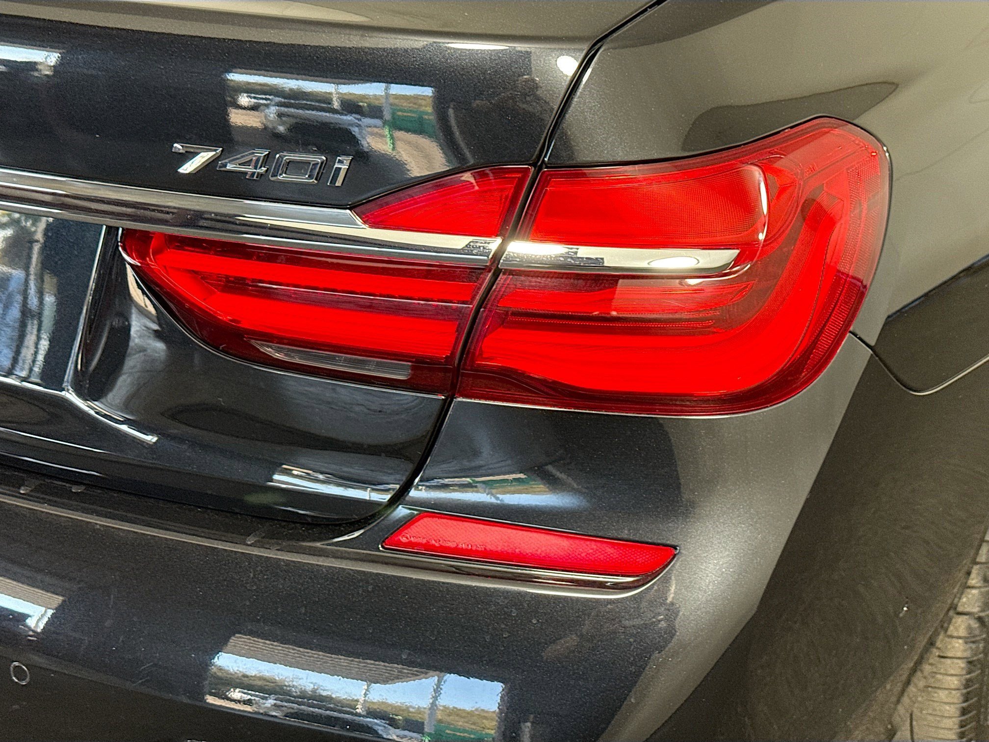 Used 2019 BMW 740i w/ Executive Package image 34