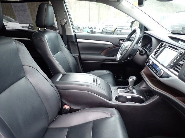 Used 2019 Toyota Highlander XLE AWD/4WD image 10