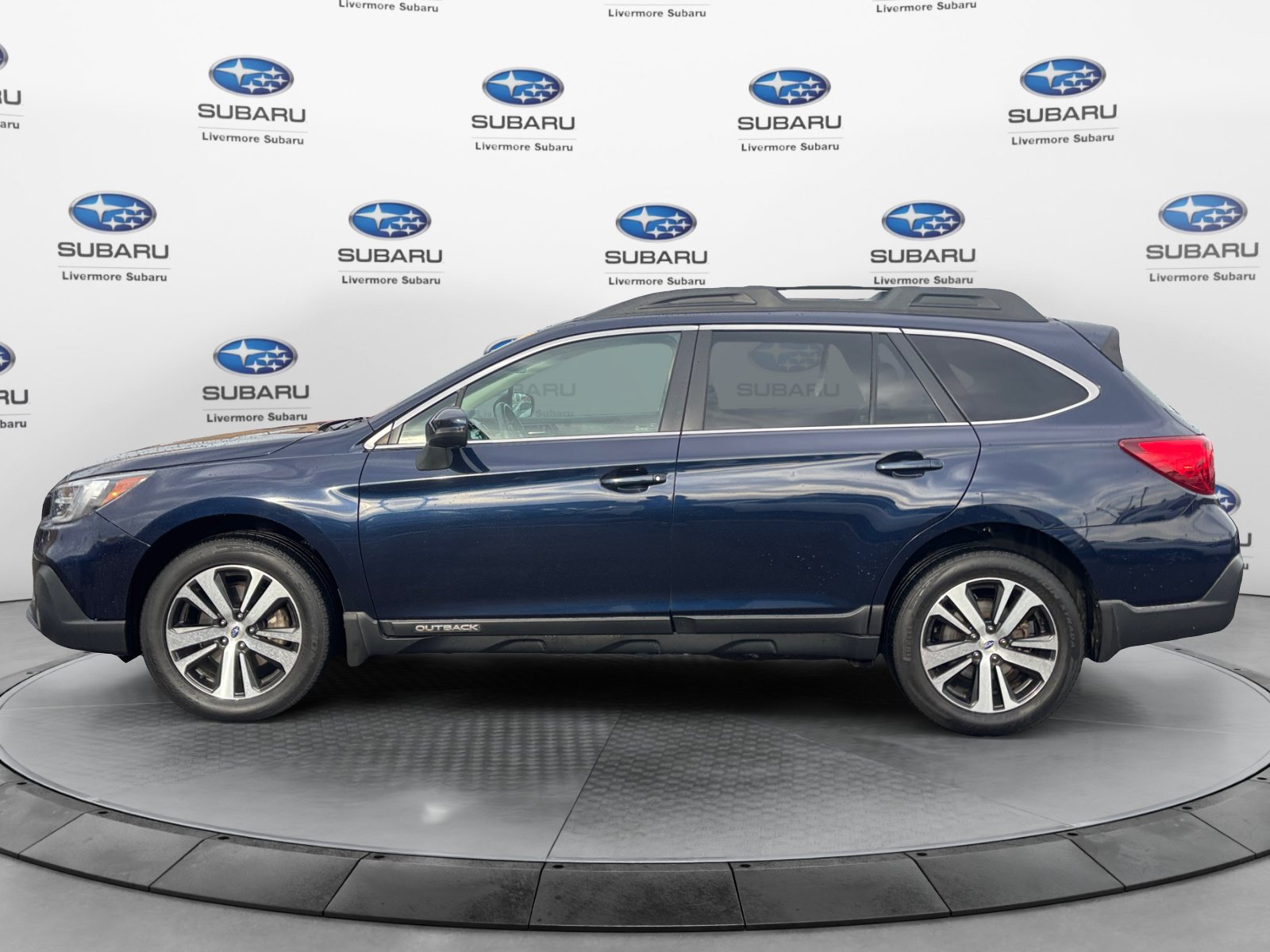 Used 2018 Subaru Outback 3.6R Limited AWD/4WD image 3