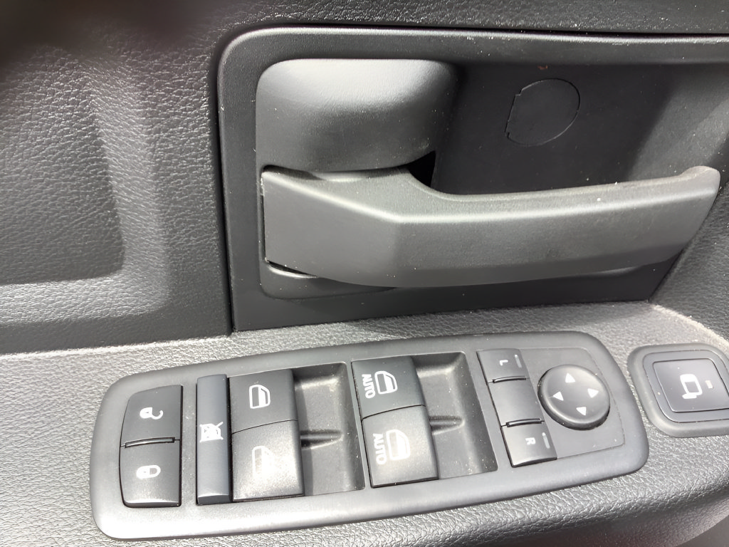 Used 2024 RAM 5500 Tradesman w/ Chrome Appearance Group AWD/4WD image 19