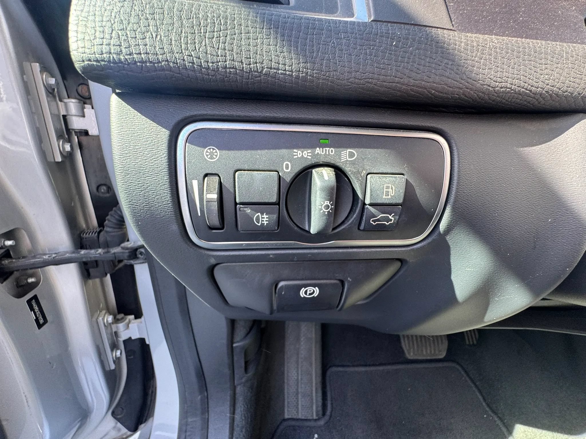 Used 2016 Volvo XC60 T5 Premier w/ Proximity Package FWD image 11