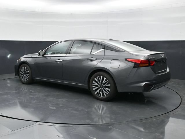 Used 2025 Nissan Altima 2.5 SV FWD image 7