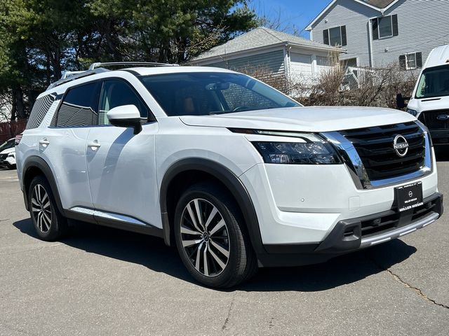 Certified 2025 Nissan Pathfinder Platinum image 1