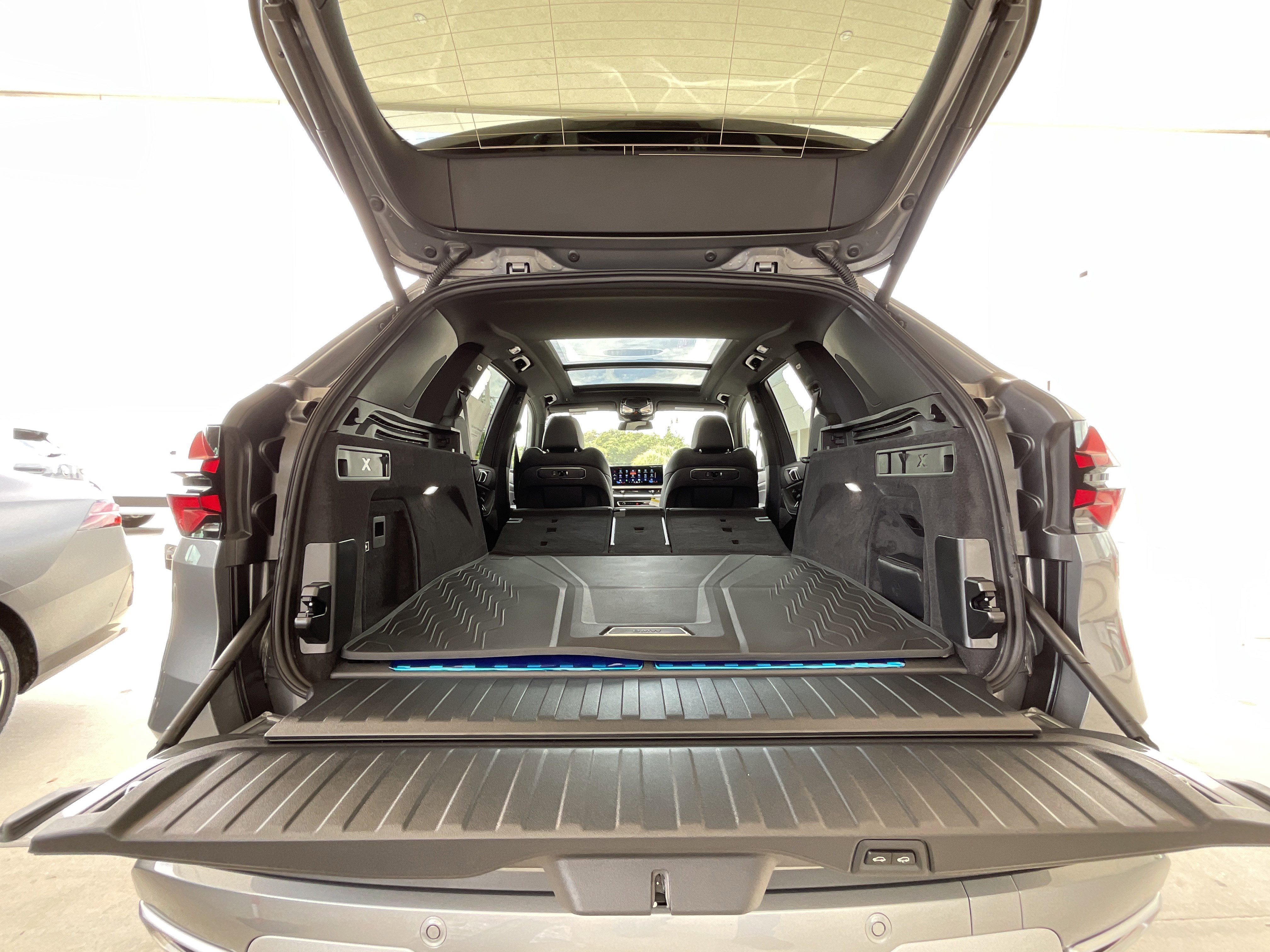 New 2026 BMW X5 xDrive50e w/ Premium Package AWD/4WD image 32
