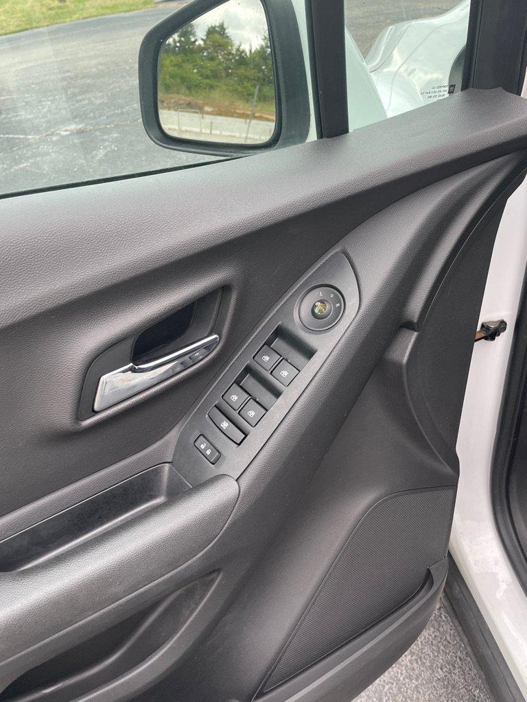 Used 2016 Chevrolet Trax LT AWD/4WD image 11