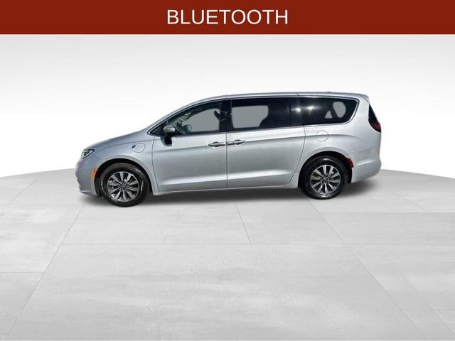 Used 2023 Chrysler Pacifica Touring-L FWD image 4