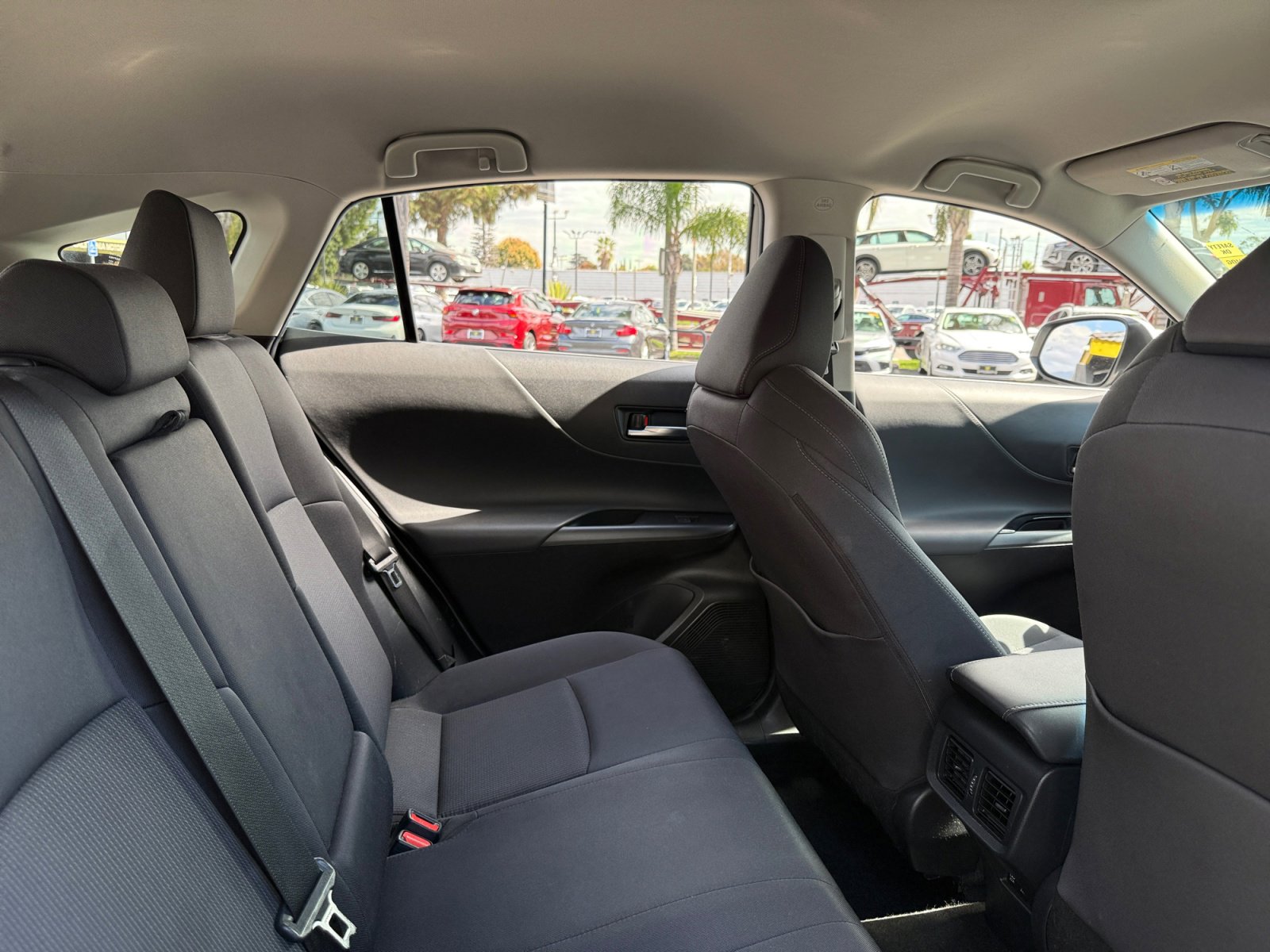 Used 2021 Toyota Venza LE image 17