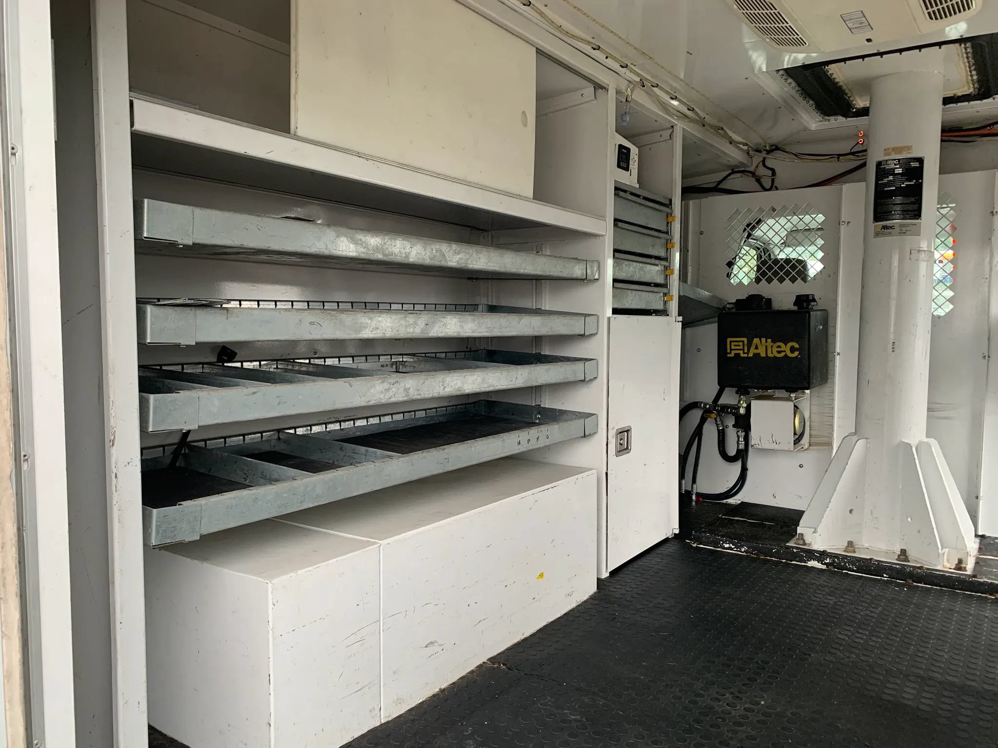 Used 2019 Ford E-350 and Econoline 350 Super Duty RWD image 29