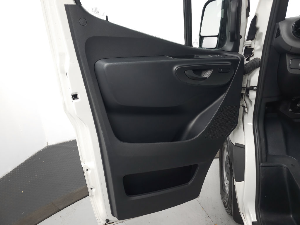 Used 2025 Mercedes-Benz Sprinter 2500 image 5