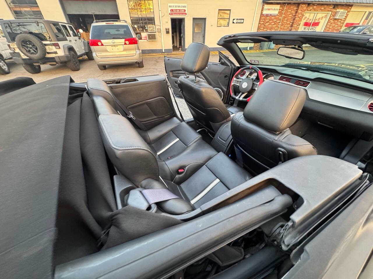 Used 2010 Ford Mustang GT Premium image 32