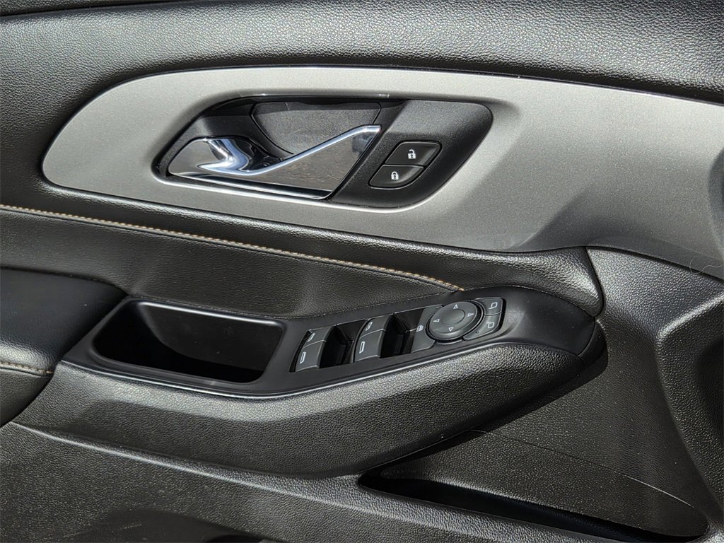 Used 2018 Chevrolet Traverse LT image 17