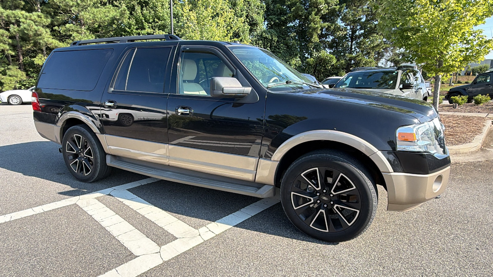 Used 2014 Ford Expedition EL XLT w/ Equipment Group 202A AWD/4WD image 5