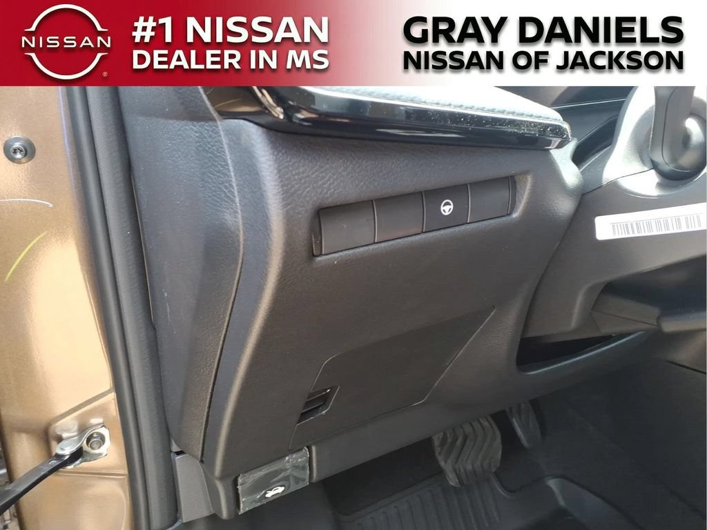 New 2026 Nissan Kicks SR AWD/4WD image 12