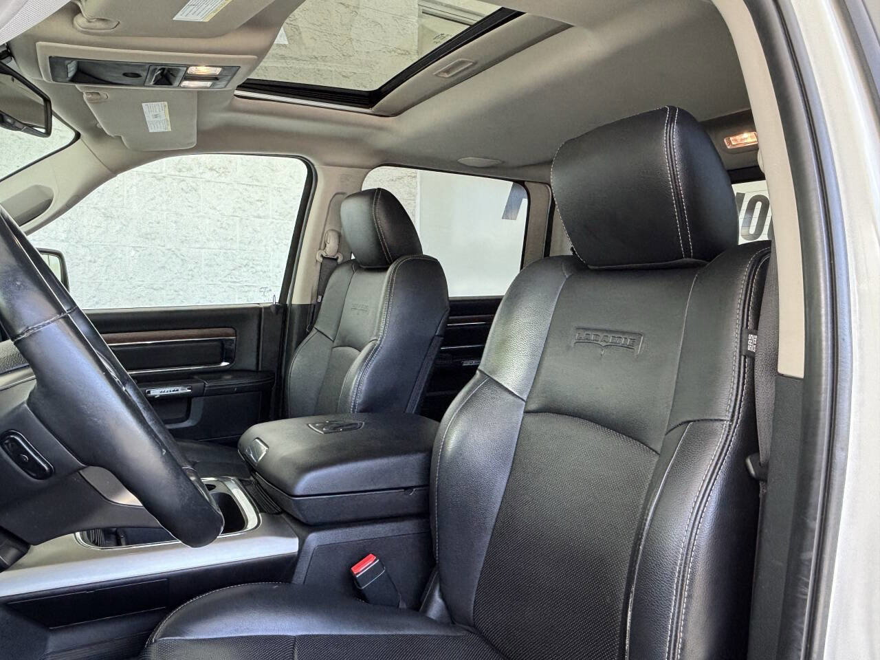 Used 2016 RAM 1500 Laramie w/ Convenience Group AWD/4WD image 17