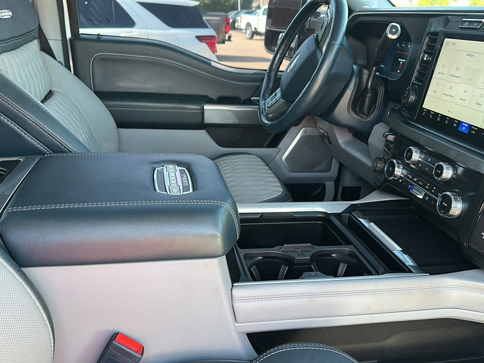 Used 2023 Ford F350 Limited w/ FX4 Off-Road Package AWD/4WD image 28