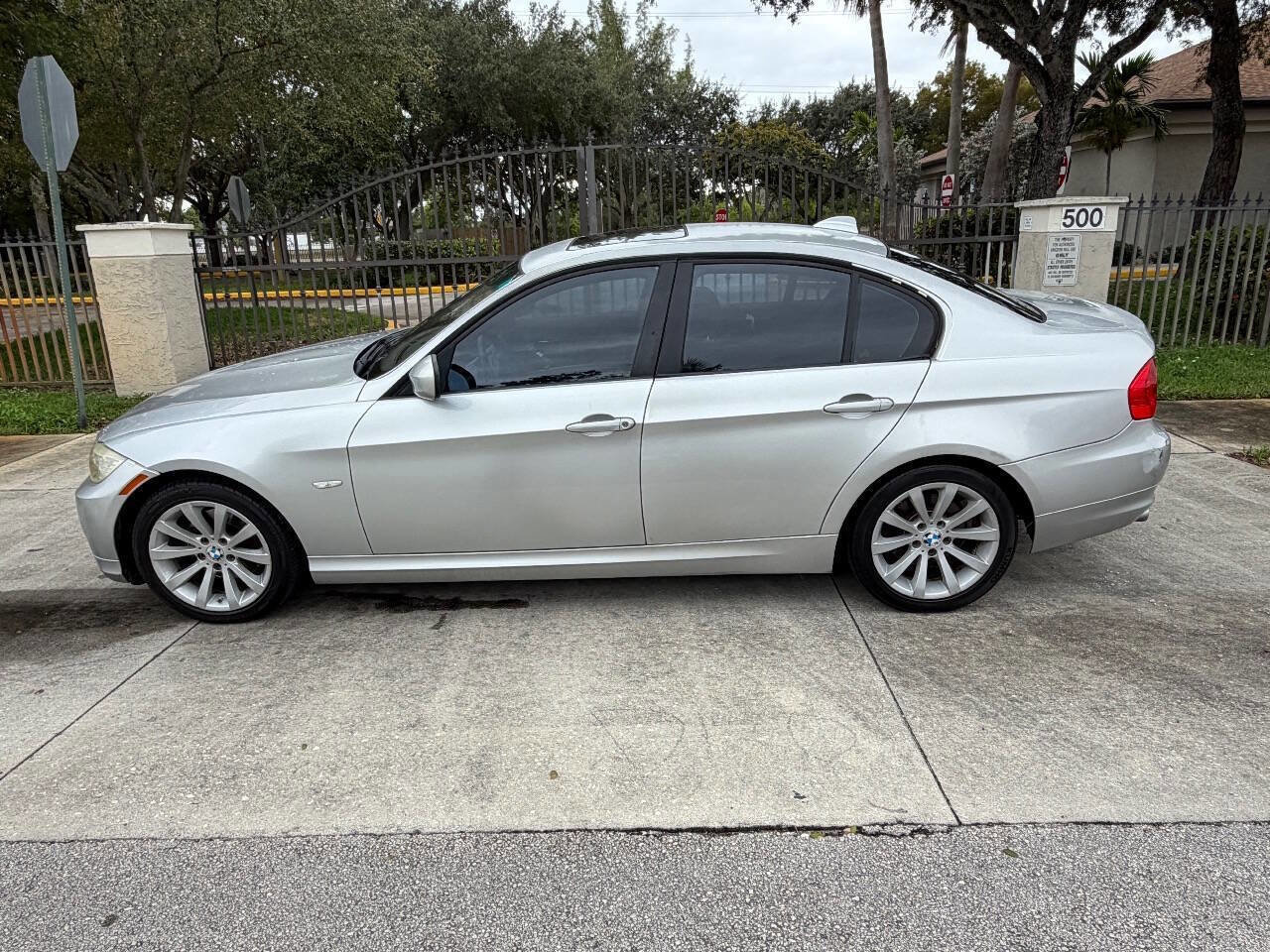 Used 2009 BMW 328i Sedan image 2
