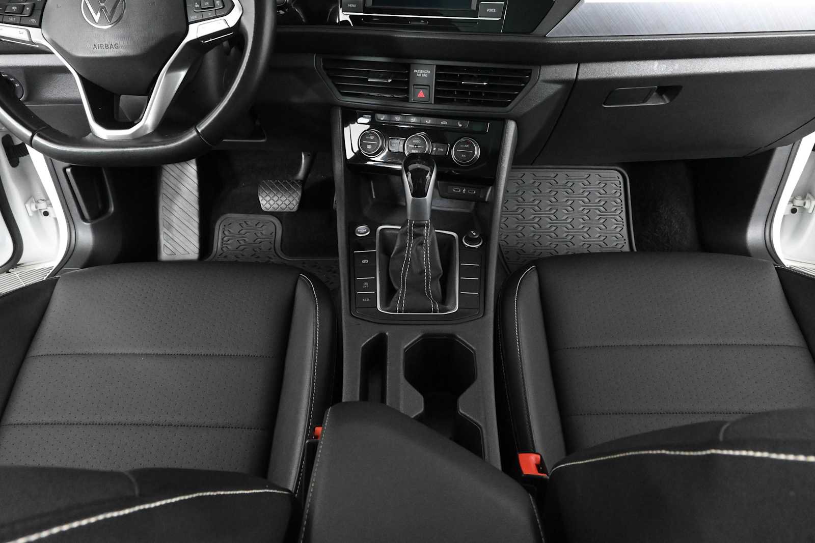 Certified 2023 Volkswagen Jetta SE w/ Panoramic Sunroof Package FWD image 15