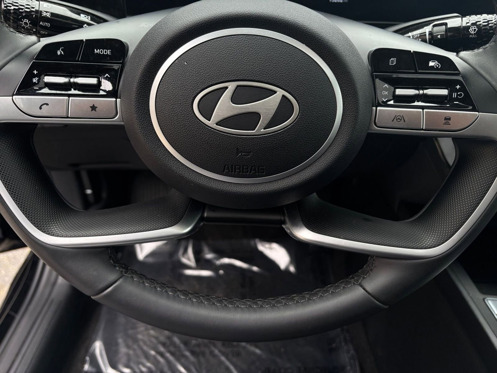 Used 2025 Hyundai Elantra SEL image 34