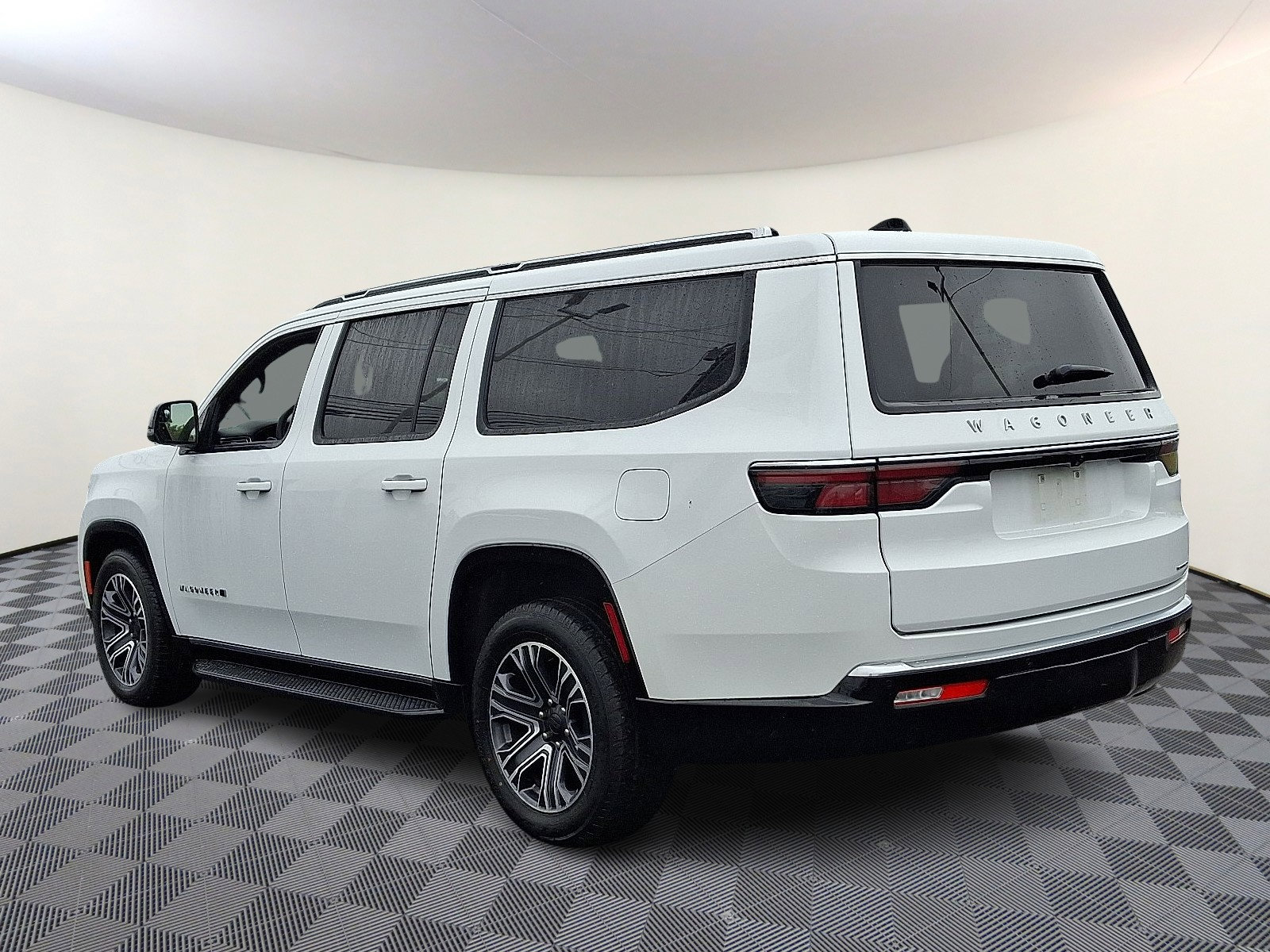 Used 2024 Jeep Wagoneer L Series II w/ Flexible Seating Group image 5