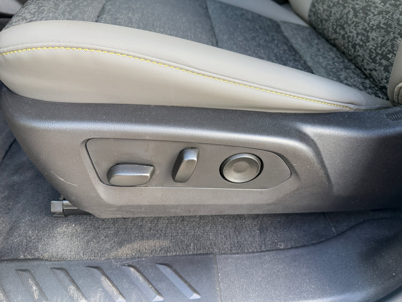 Used 2024 Chevrolet Colorado ZR2 w/ Technology Package AWD/4WD image 14