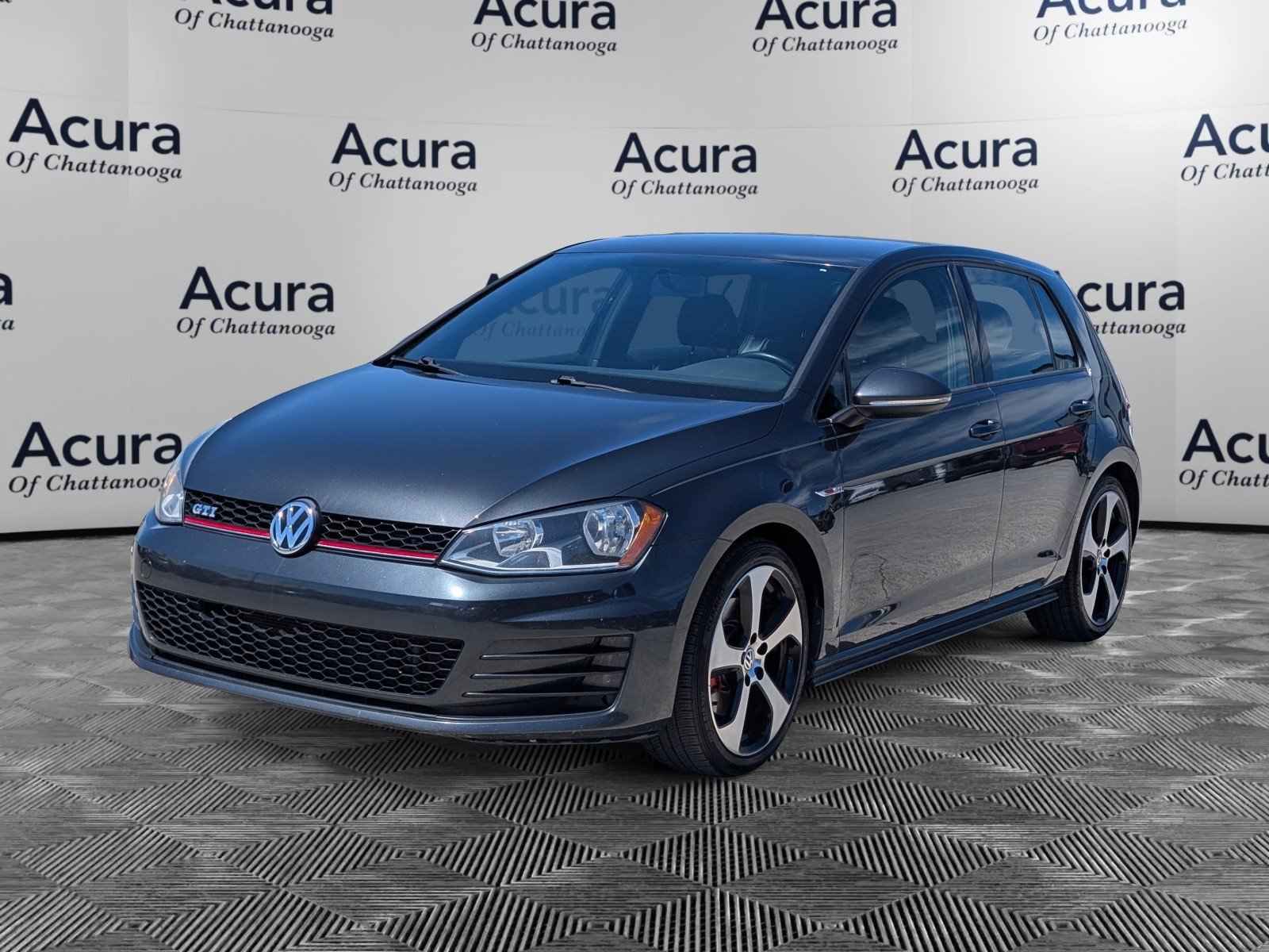 Used 2017 Volkswagen Golf 4-Door FWD image 4