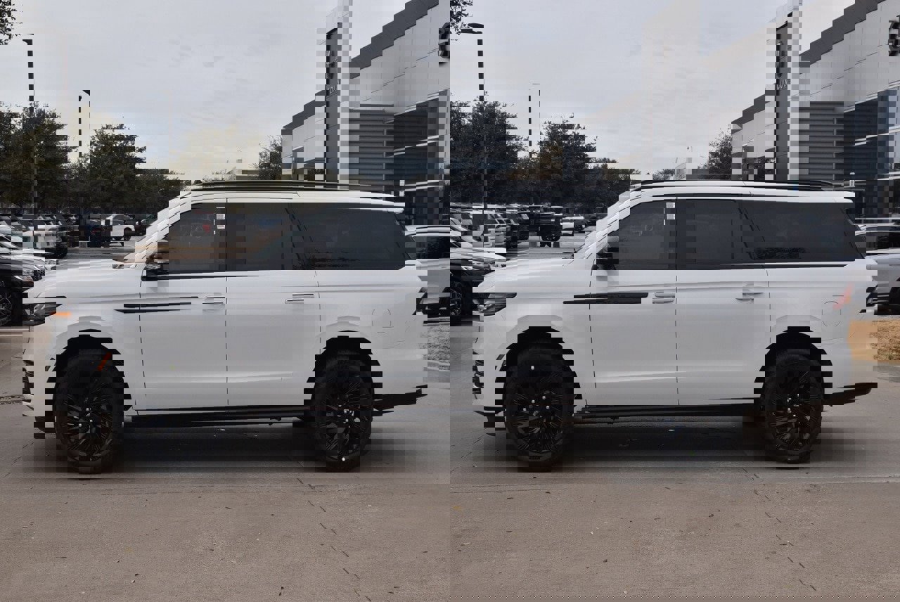 New 2025 Lincoln Navigator L Reserve w/ Jet Appearance Package image 18