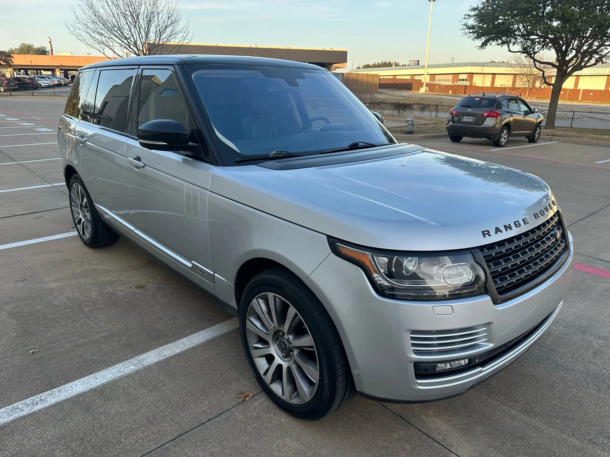 Used 2014 Land Rover Range Rover Long Wheelbase Autobiography image 4