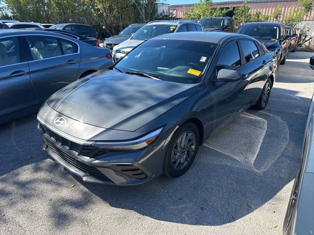 Used 2024 Hyundai Elantra SEL image 2